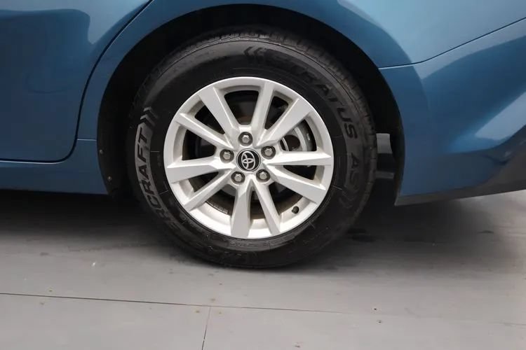 Used 2025 Toyota Camry LE FWD image 32