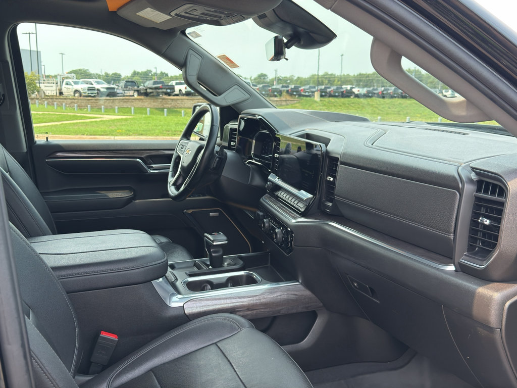 Used 2023 Chevrolet Silverado 1500 LTZ w/ Technology Package AWD/4WD image 28