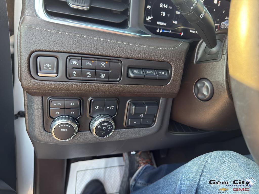 Used 2023 GMC Yukon XL Denali image 27