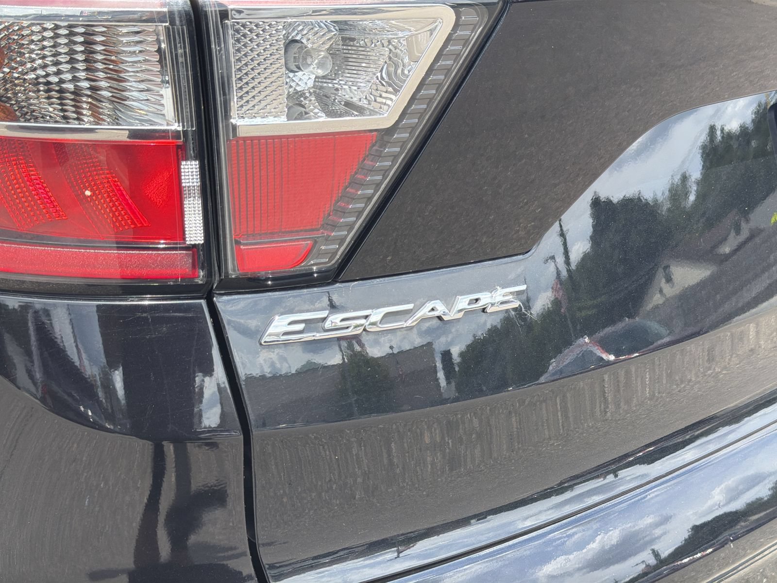 Used 2017 Ford Escape SE AWD/4WD image 14