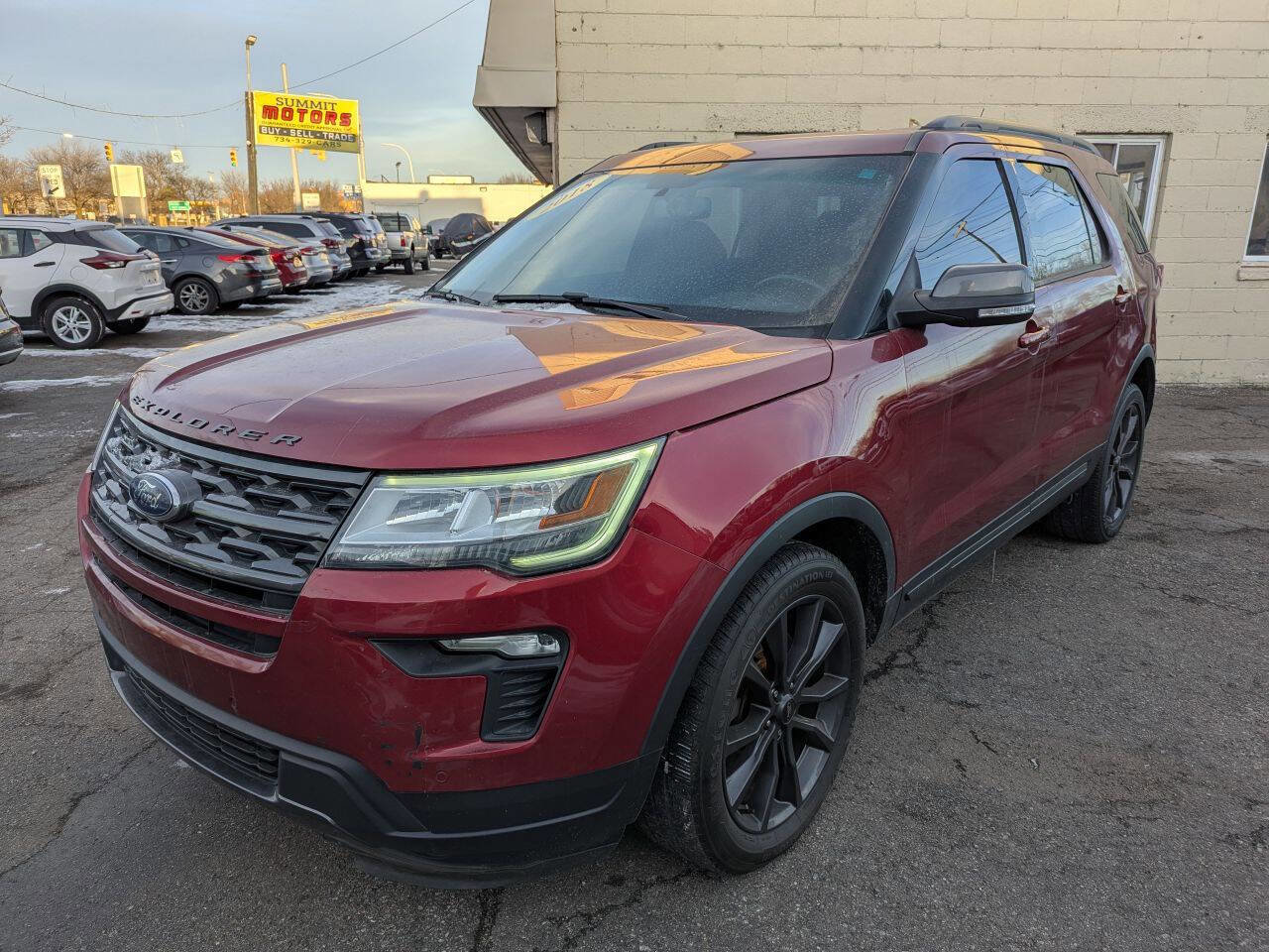 Used 2018 Ford Explorer XLT w/ Equipment Group 202A AWD/4WD image 3