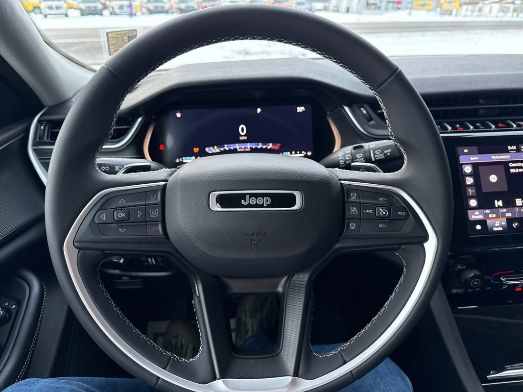 Used 2024 Jeep Grand Cherokee Laredo X image 54