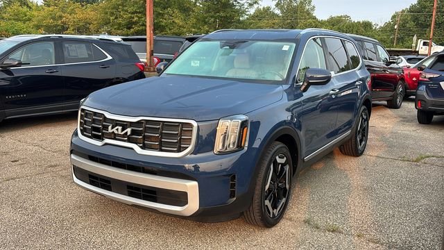 Used 2024 Kia Telluride S w/ S Sunroof Package FWD image 2