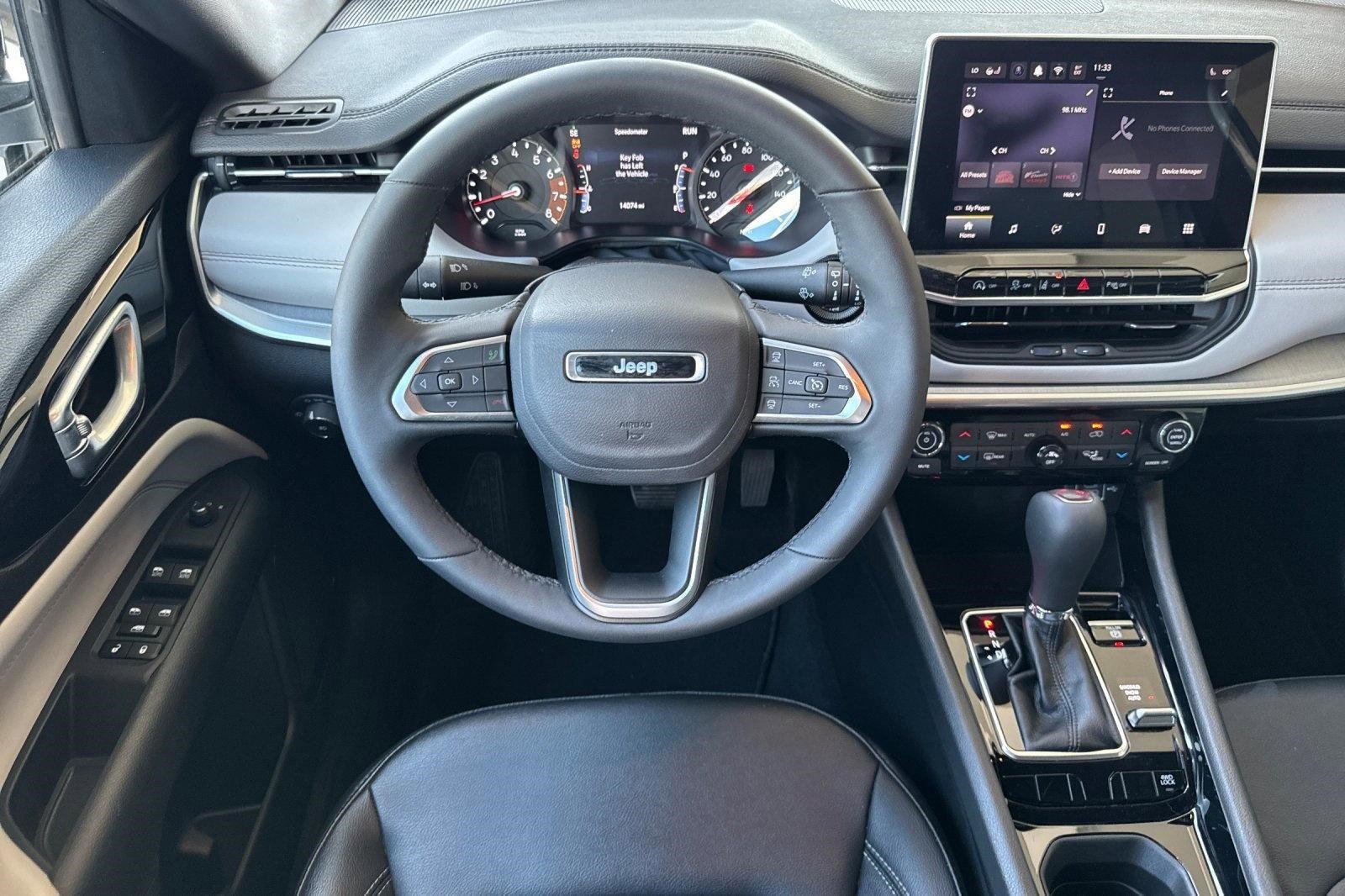 Used 2025 Jeep Compass Limited image 27