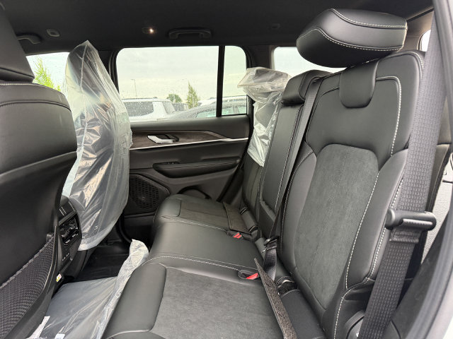New 2026 Jeep Grand Cherokee Altitude AWD/4WD image 23