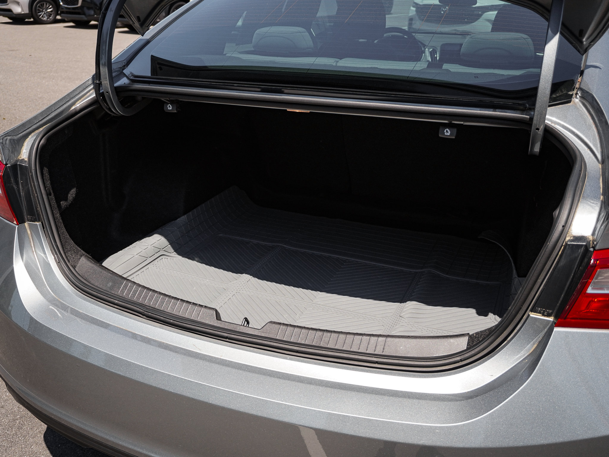 Used 2024 Chevrolet Malibu LS FWD image 31