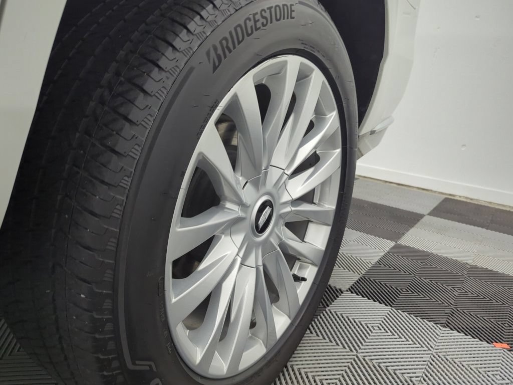 Used 2022 Cadillac Escalade Luxury w/ LPO, Floor Liner Package AWD/4WD image 40