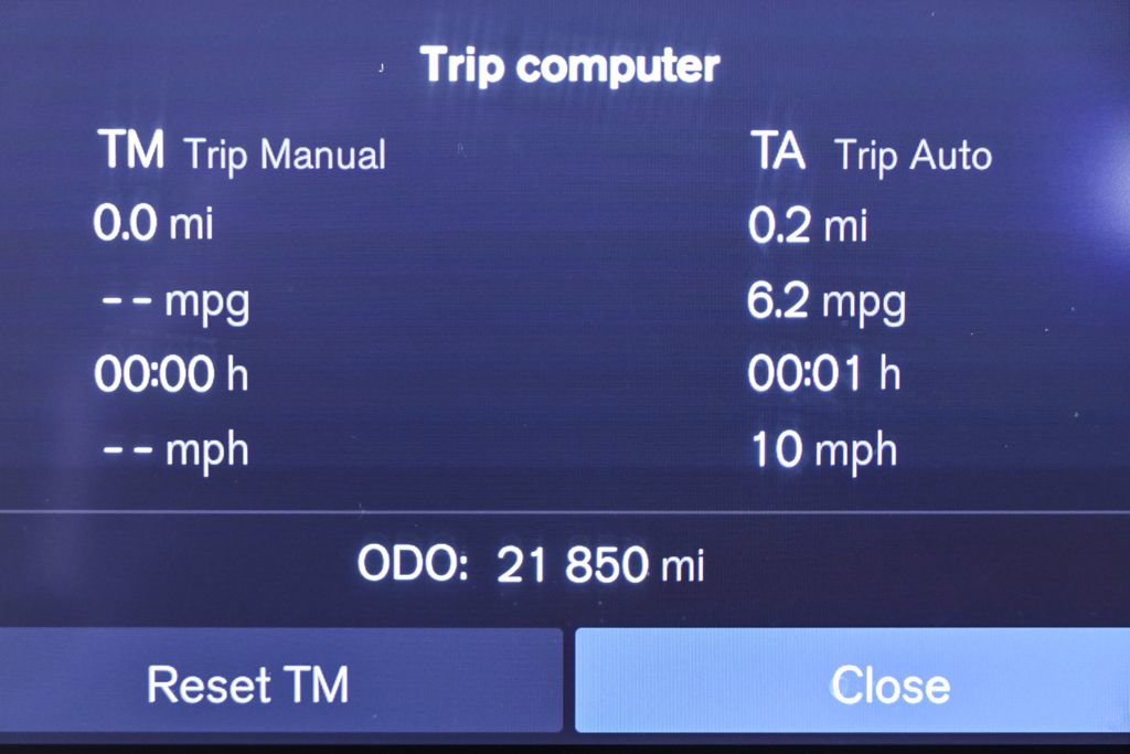 Certified 2024 Volvo XC40 B5 Plus w/ Protection Package Premier image 14