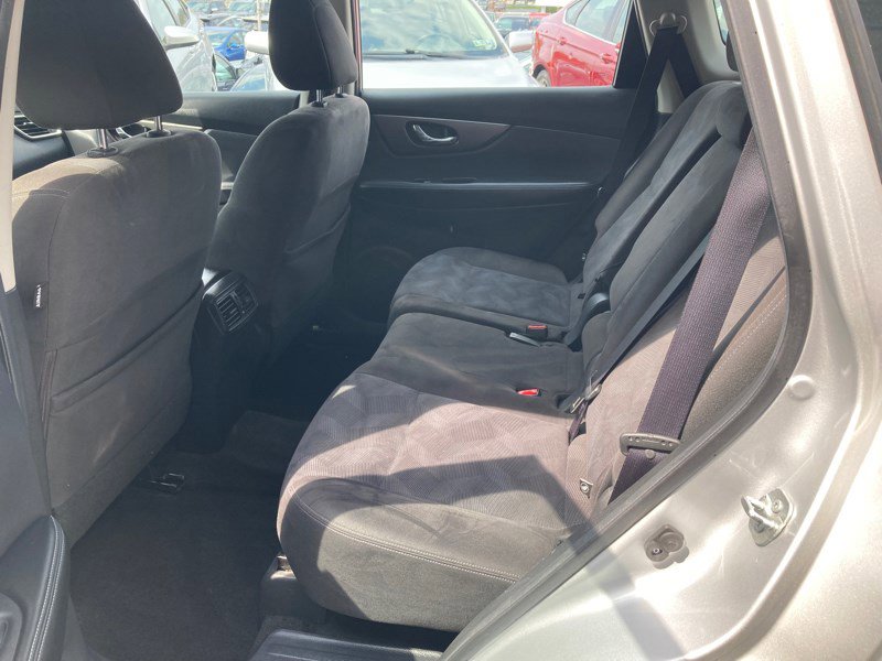 Used 2015 Nissan Rogue S image 15