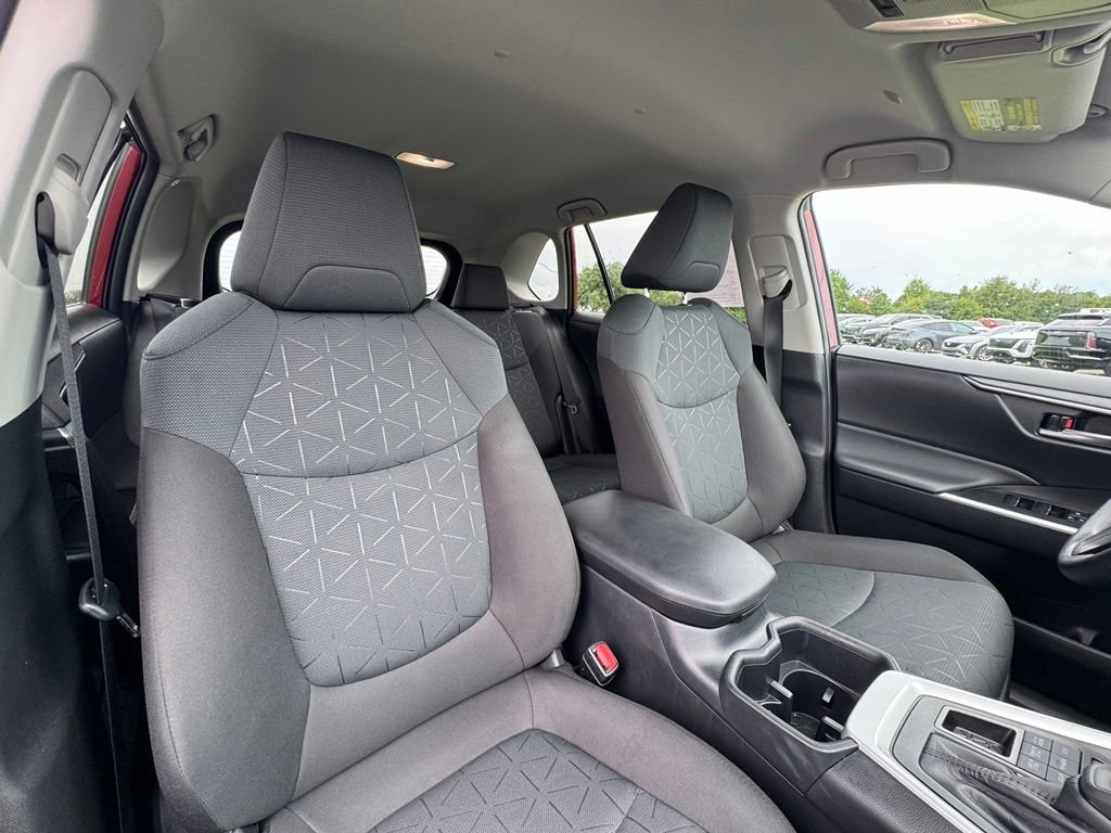Used 2025 Toyota RAV4 XLE AWD/4WD image 28