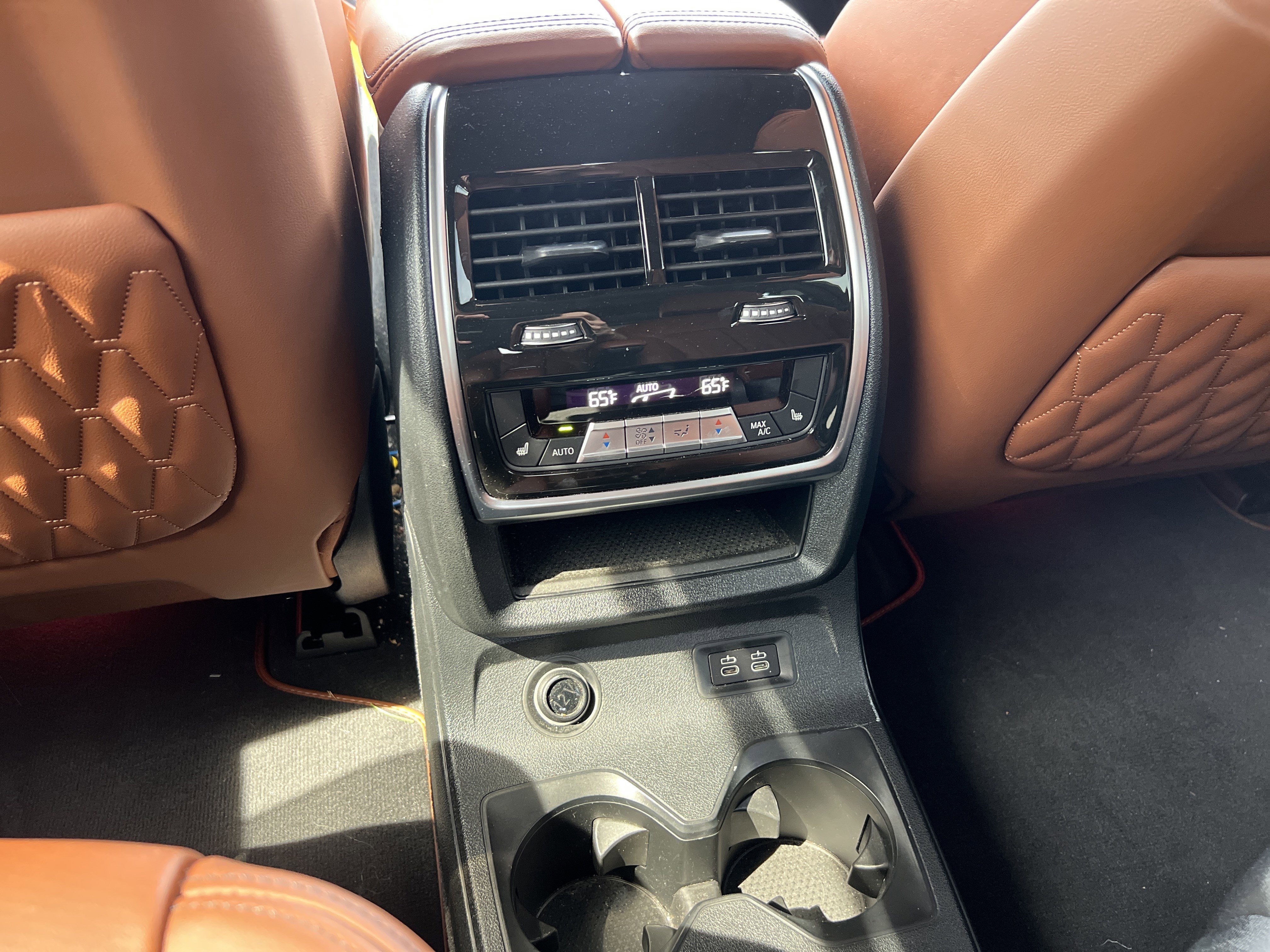 Used 2024 BMW ALPINA XB7 image 44