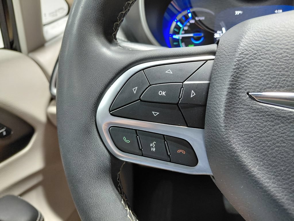 Certified 2024 Chrysler Pacifica Limited FWD image 39