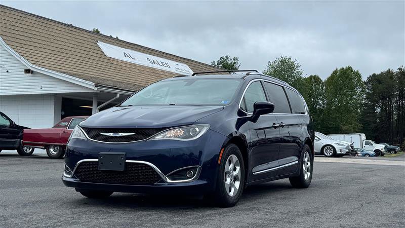 Used 2017 Chrysler Pacifica Touring-L Plus FWD image 2