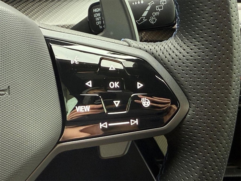 Used 2025 Volkswagen Golf R Black Edition image 17