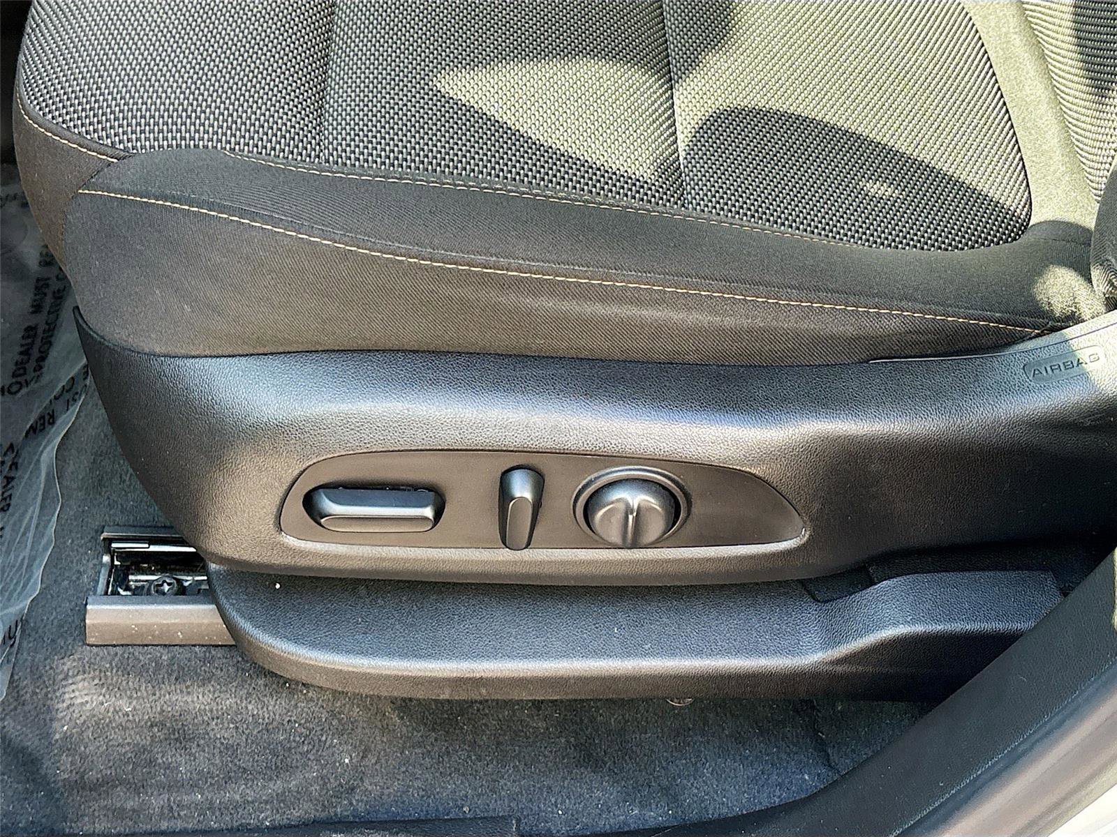 Used 2020 Chevrolet Traverse LT w/ Driver Confidence II Package image 21