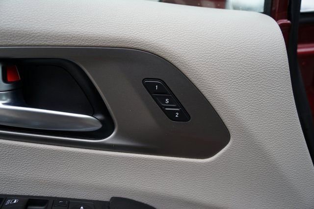 Used 2021 Chrysler Pacifica Touring-L image 13