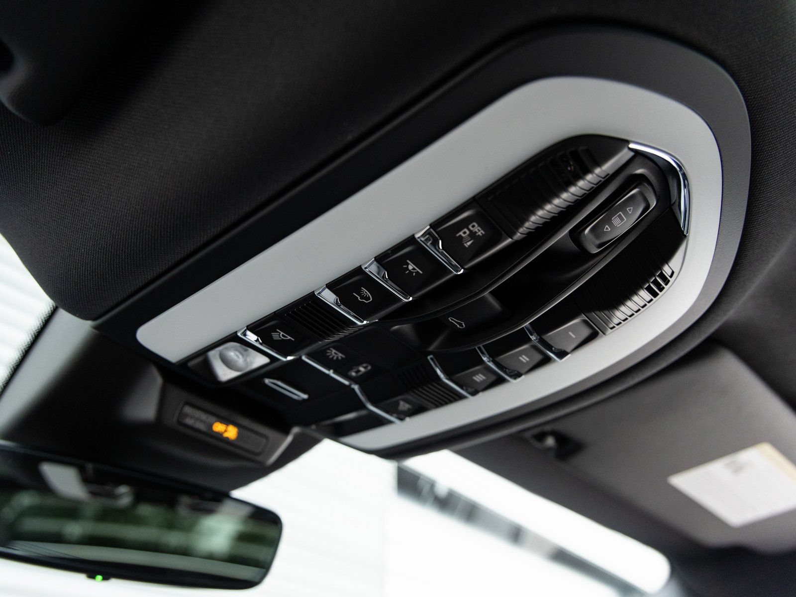New 2026 Porsche Macan AWD/4WD image 20