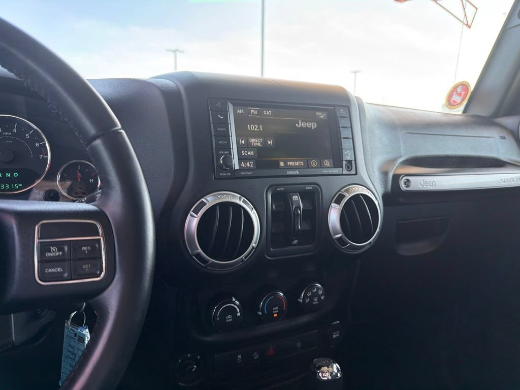 Used 2016 Jeep Wrangler Unlimited Rubicon w/ Connectivity Group AWD/4WD image 26
