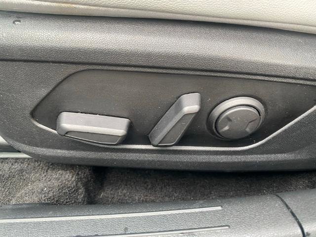 Used 2022 Hyundai Elantra Limited image 14