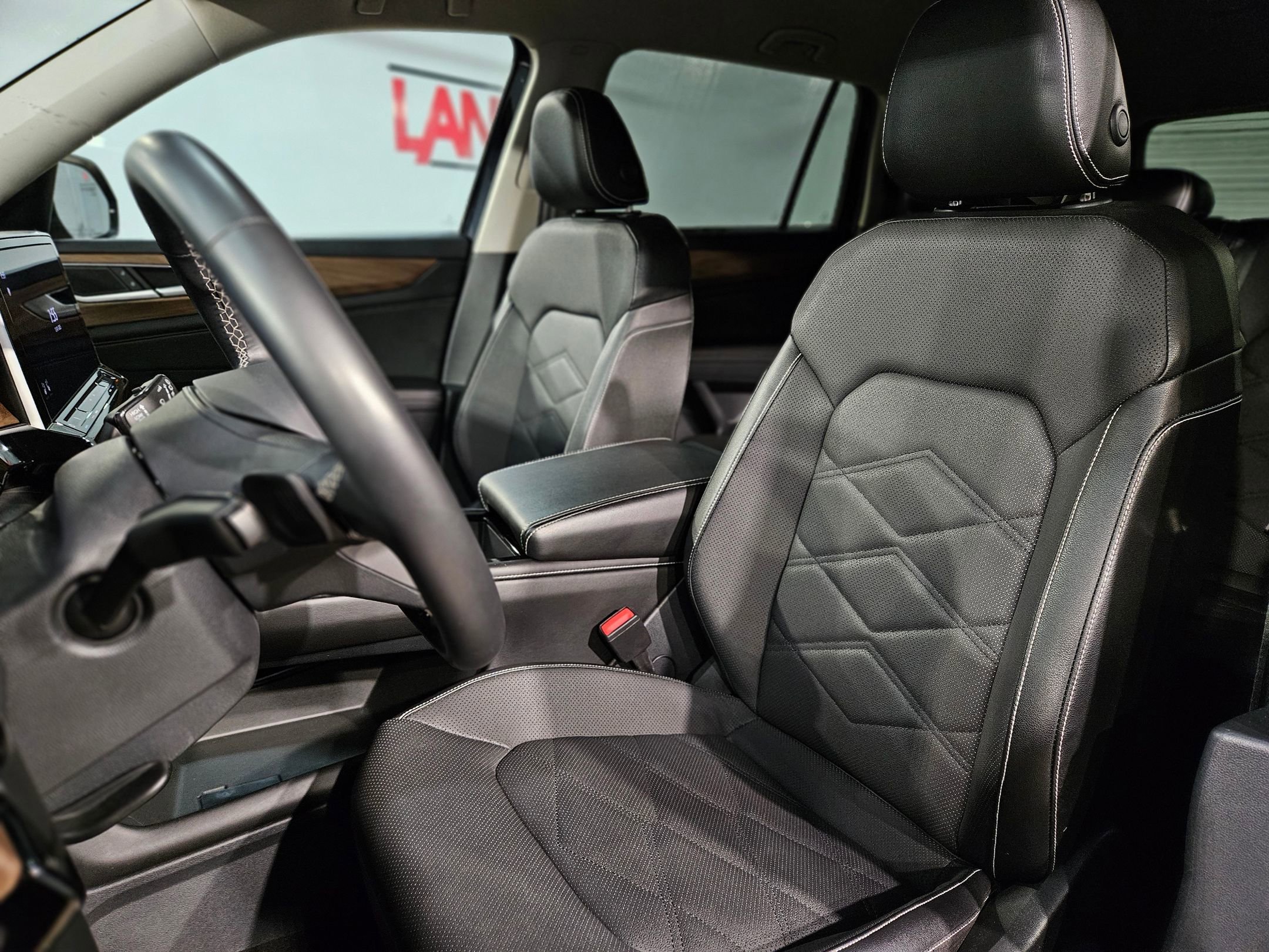 Used 2024 Volkswagen Atlas SE image 24