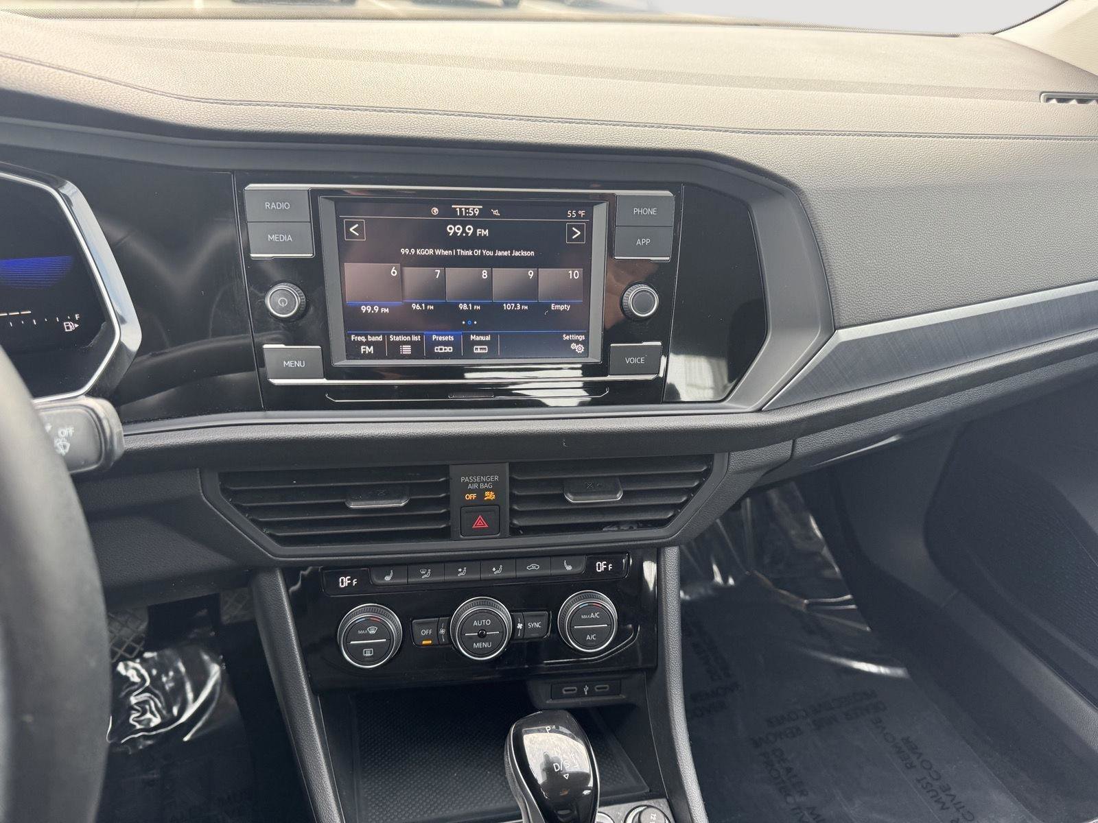 Used 2022 Volkswagen Jetta SE image 17