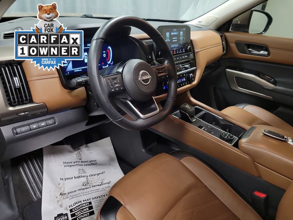 Used 2024 Nissan Pathfinder Platinum AWD/4WD image 16