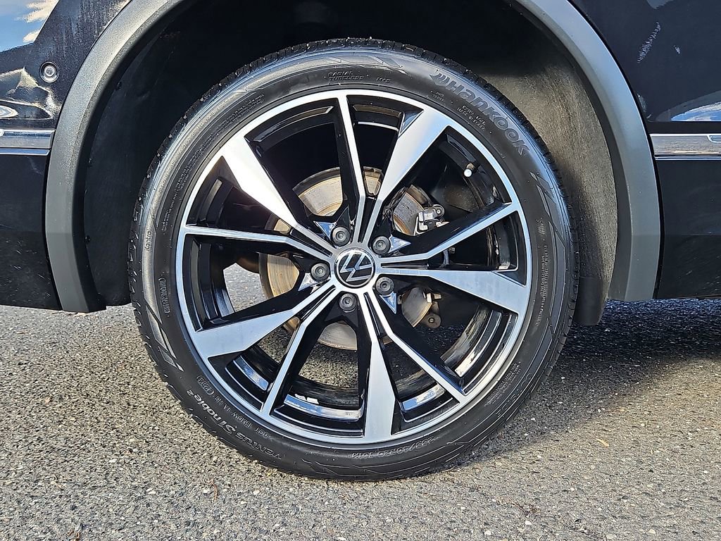 Used 2022 Volkswagen Tiguan SEL R-Line image 9