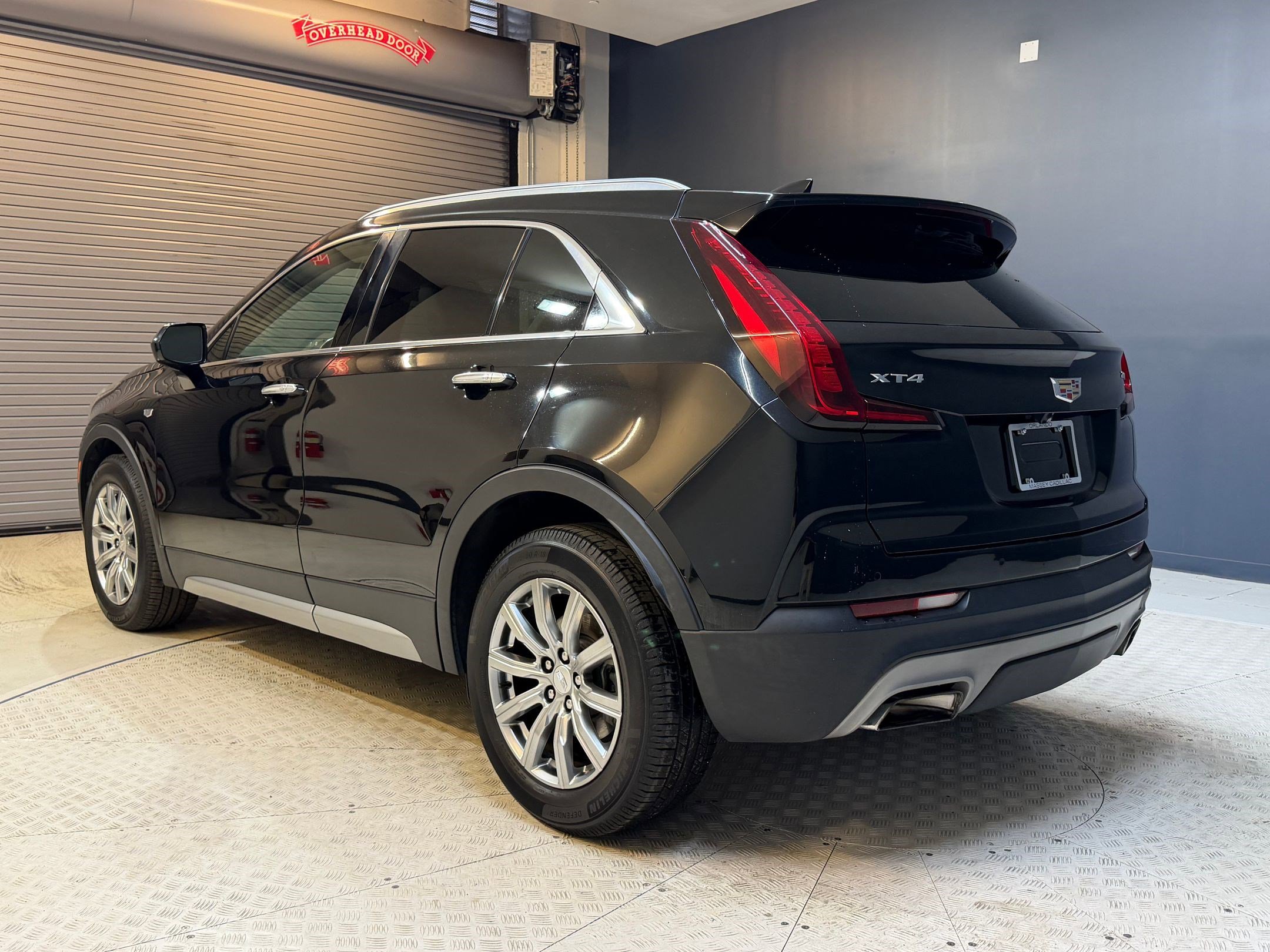 Used 2019 Cadillac XT4 Premium Luxury w/ Driver Awareness Package FWD image 3