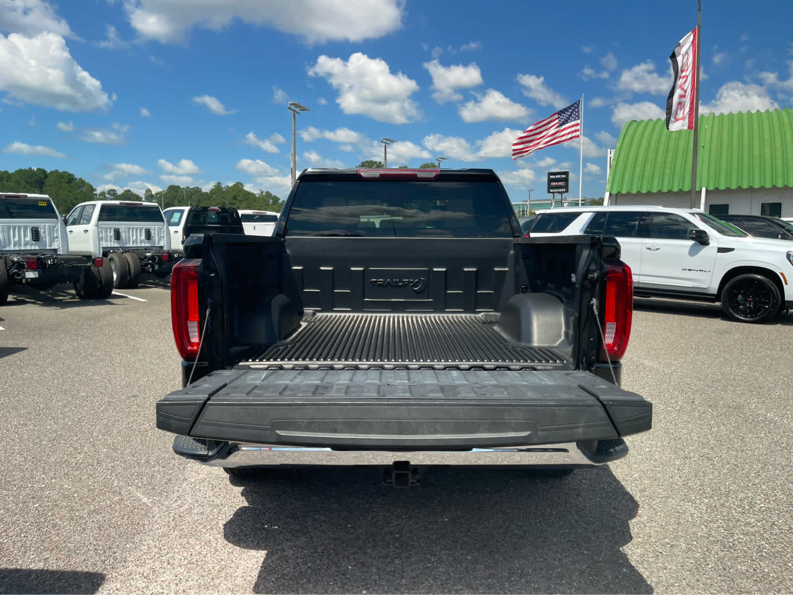Used 2025 GMC Sierra 1500 SLT AWD/4WD image 21
