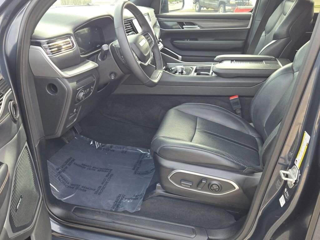 Used 2024 Jeep Wagoneer Series III image 27