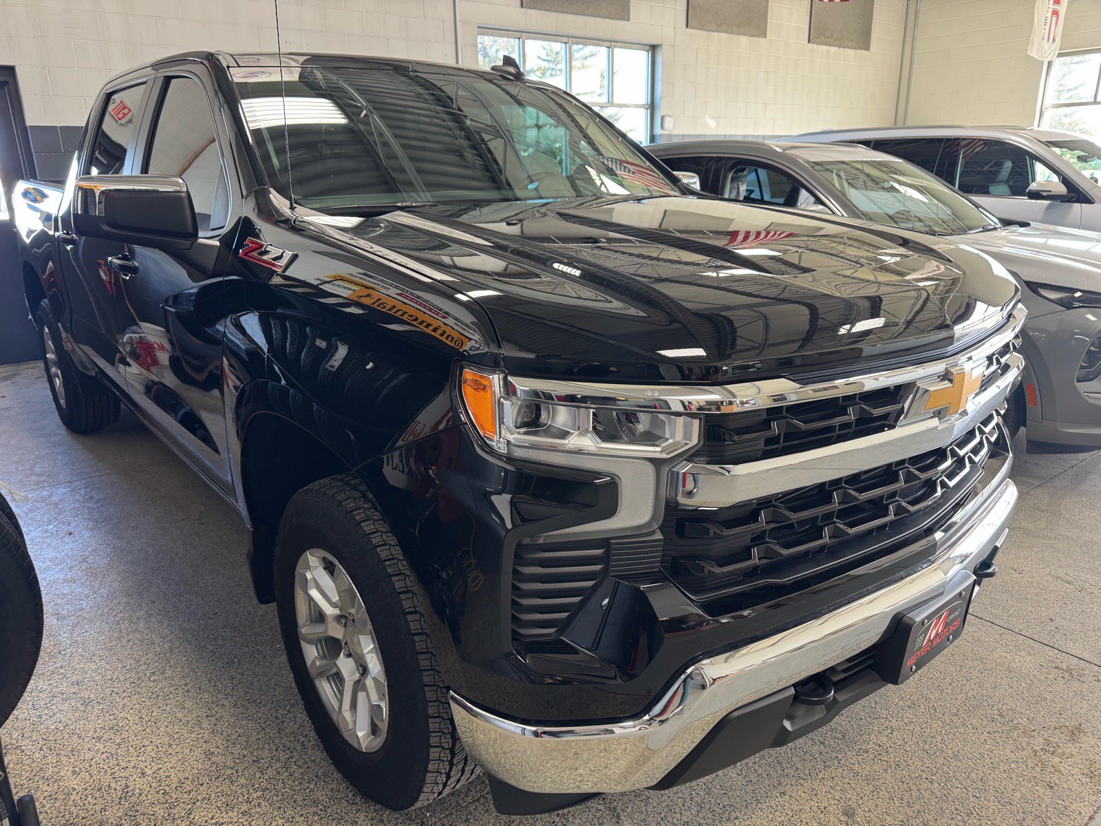 Used 2025 Chevrolet Silverado 1500 LT w/ Z71 Off-Road Package AWD/4WD image 3