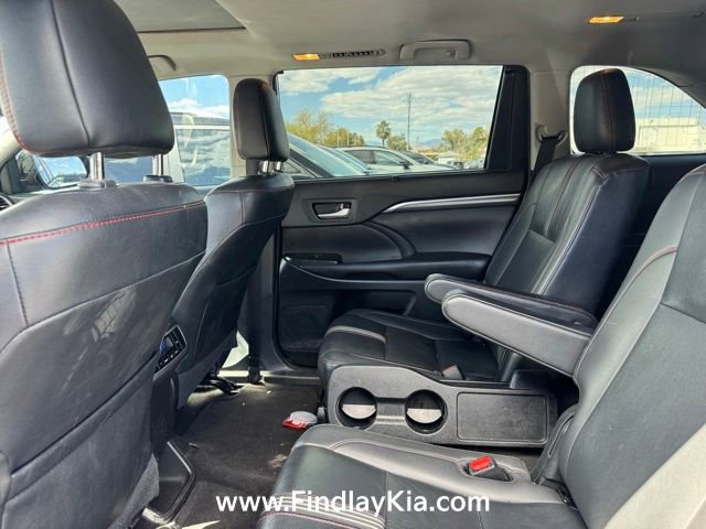 Used 2019 Toyota Highlander SE w/ Carpet Mat Package (TMS) FWD image 7