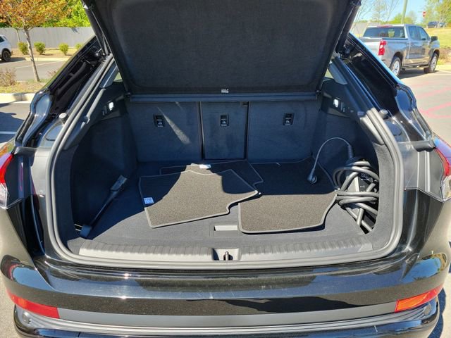 Used 2023 Audi Q4 e-tron Prestige image 9