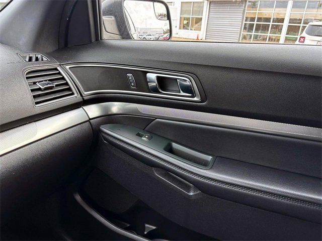 Used 2019 Ford Explorer XLT image 29