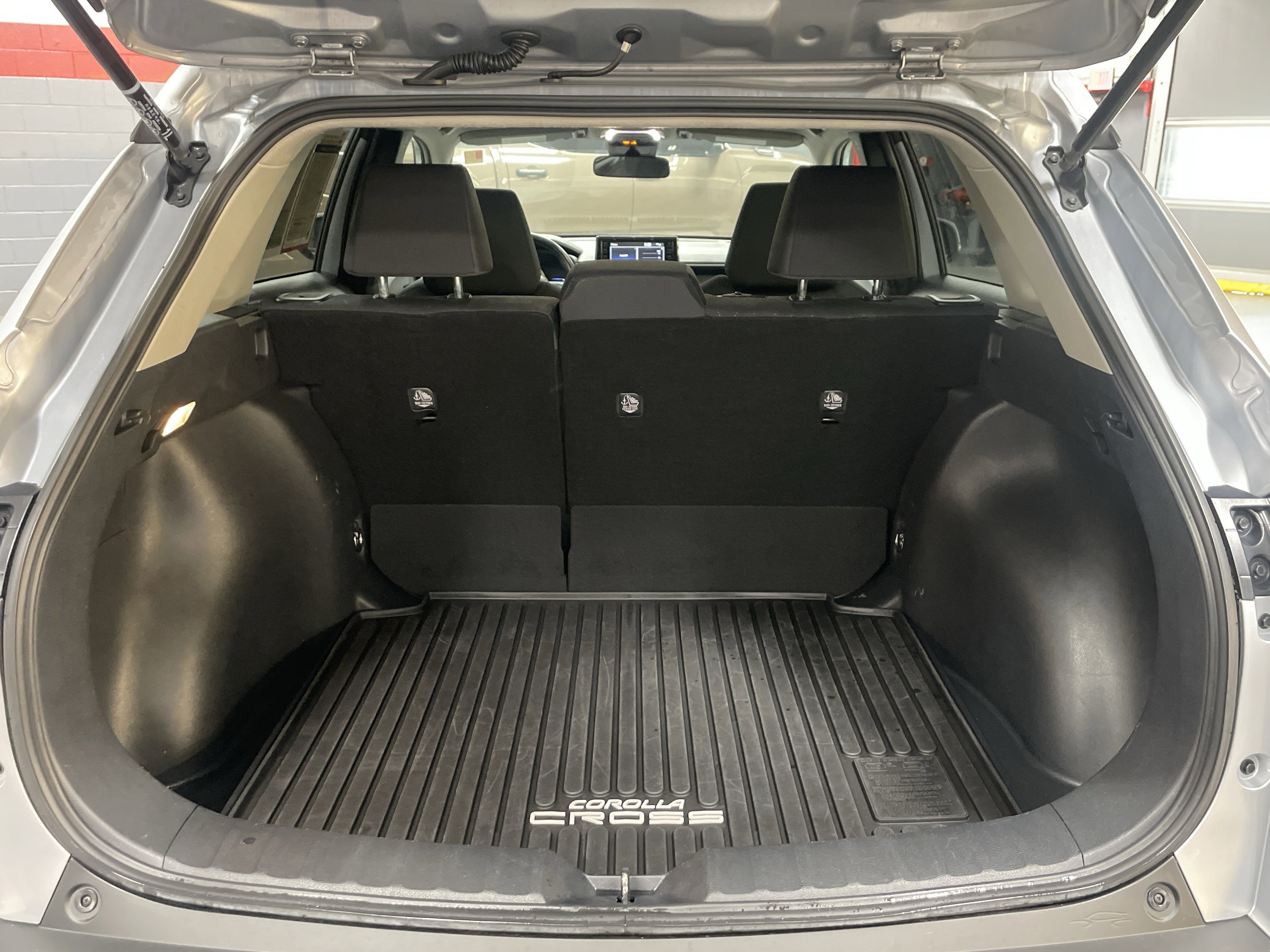 Certified 2022 Toyota Corolla Cross LE image 33