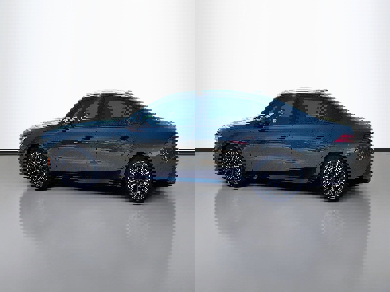 Used 2024 BMW 530i w/ M Sport Package image 4