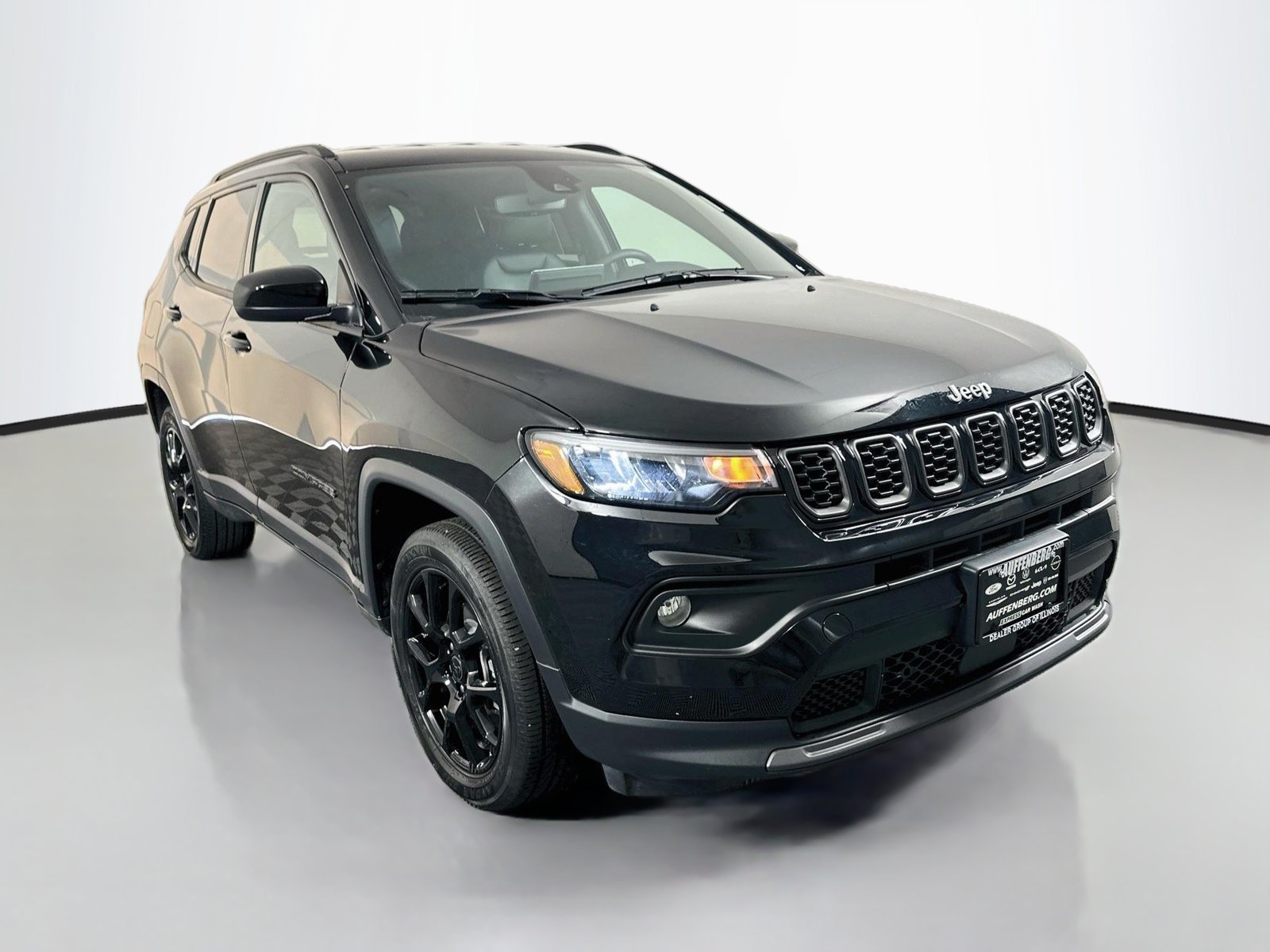 Used 2025 Jeep Compass Latitude w/ Altitude Special Edition AWD/4WD image 1
