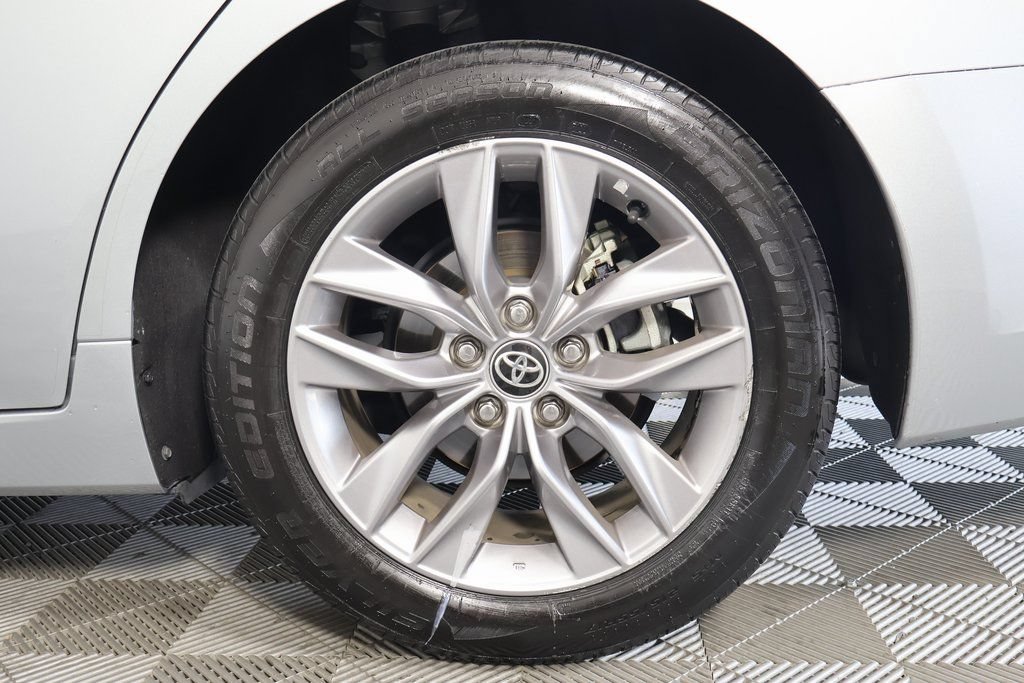 Used 2021 Toyota Avalon XLE w/ Carpet Mat Package (TMS) FWD image 14
