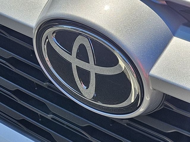 Used 2025 Toyota RAV4 XLE AWD/4WD image 40