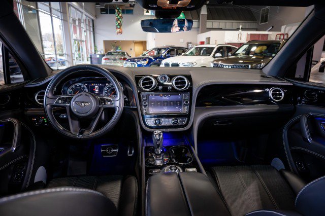 Used 2018 Bentley Bentayga image 31