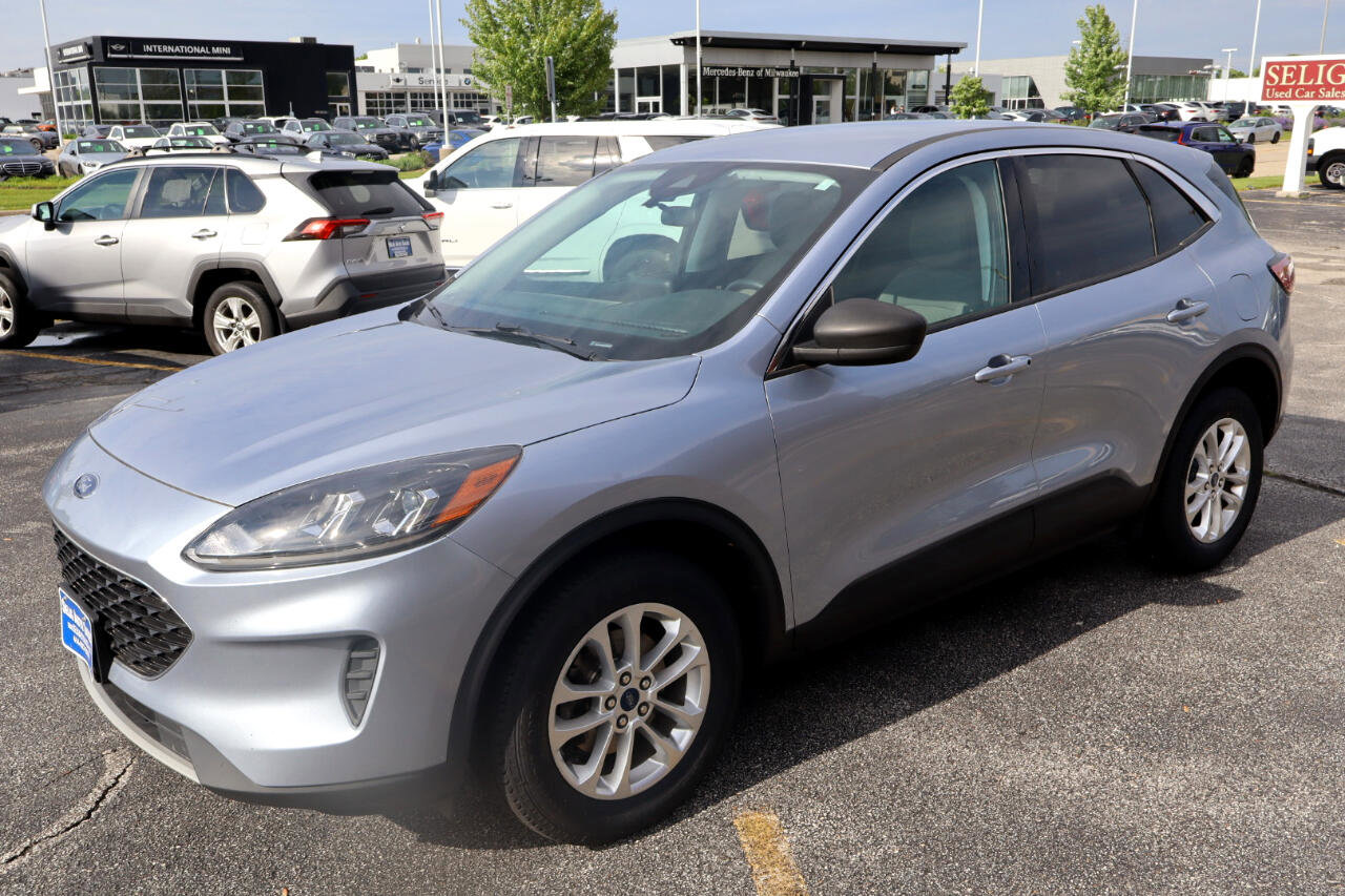 Used 2022 Ford Escape SE w/ Cold Weather Package image 3