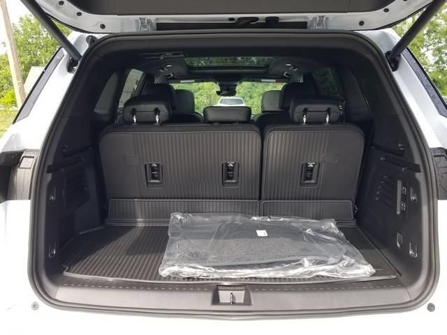 New 2027 Buick Enclave Avenir w/ LPO, Floor Liner Package AWD/4WD image 5