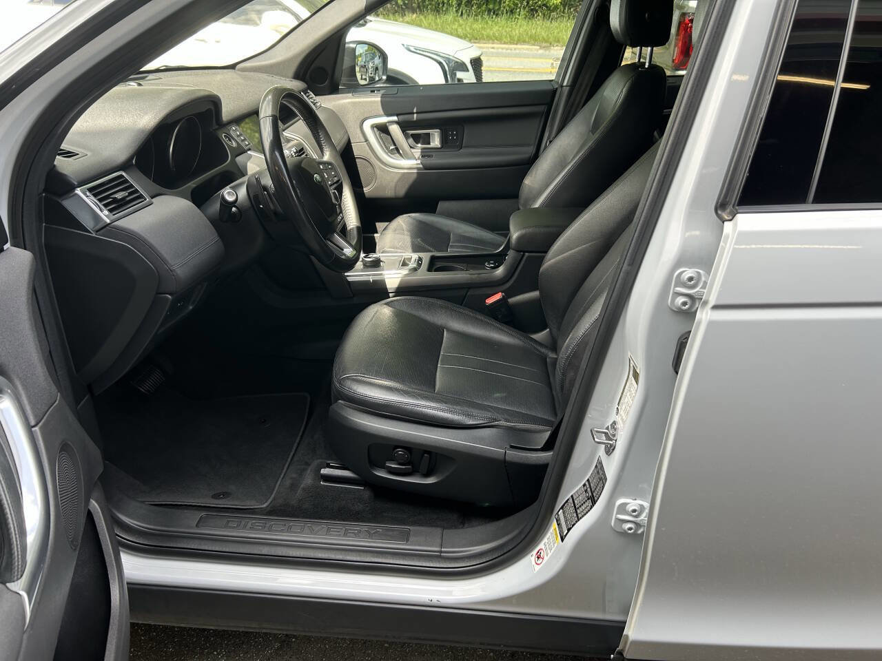 Used 2019 Land Rover Discovery Sport HSE AWD/4WD image 26