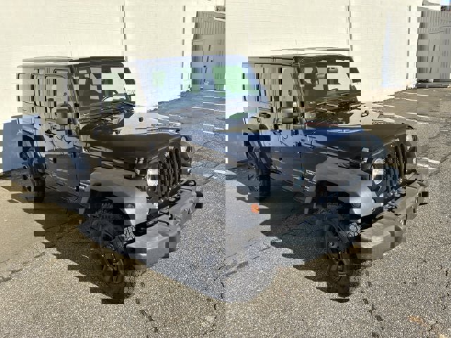 Used 2018 Jeep Wrangler Unlimited Sport w/ Connectivity Group image 3