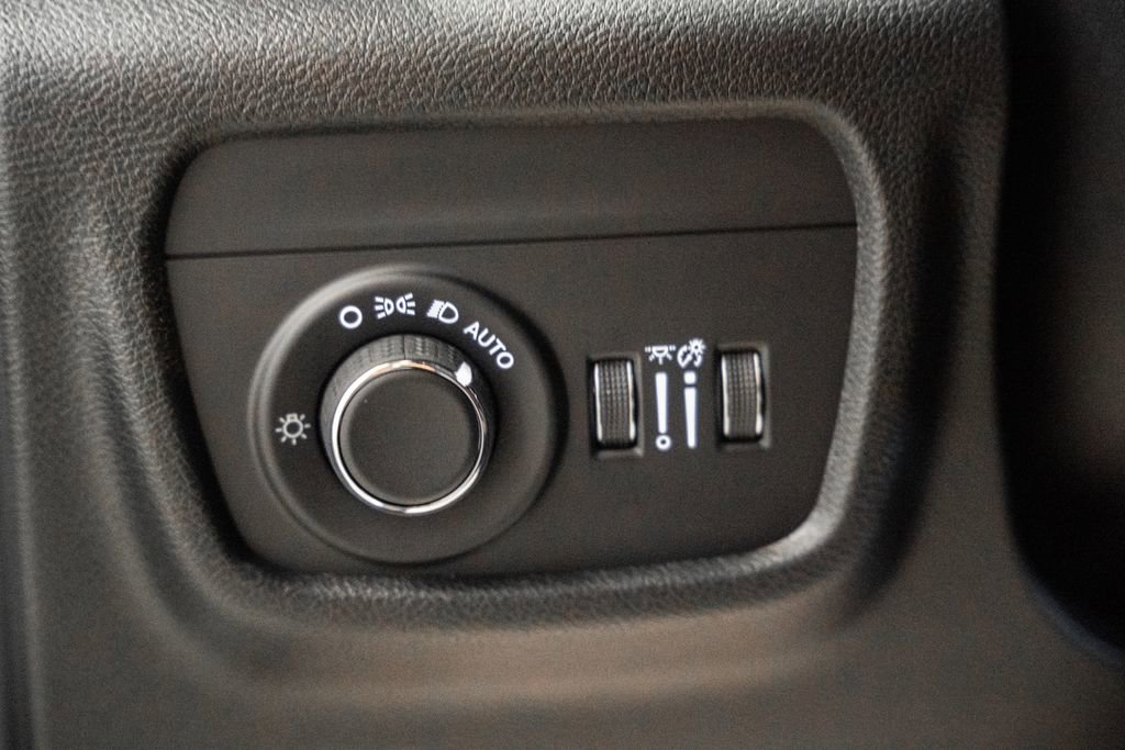 New 2025 Jeep Grand Cherokee Laredo X w/ Luxury Tech Group I image 40