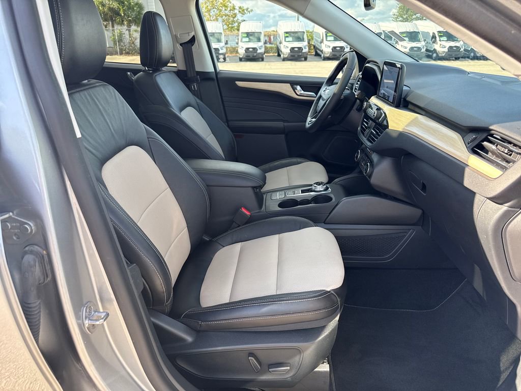 Used 2021 Ford Escape Titanium w/ Titanium Elite Package AWD/4WD image 28