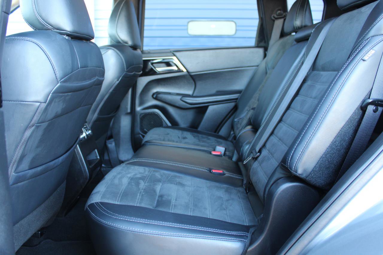 Used 2024 Mitsubishi Outlander SE Black Edition image 35