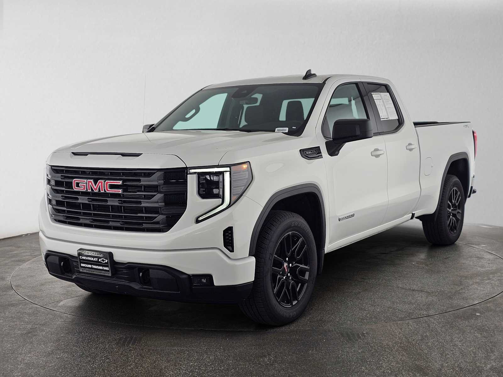 Used 2025 GMC Sierra 1500 Elevation w/ Preferred Package AWD/4WD image 7