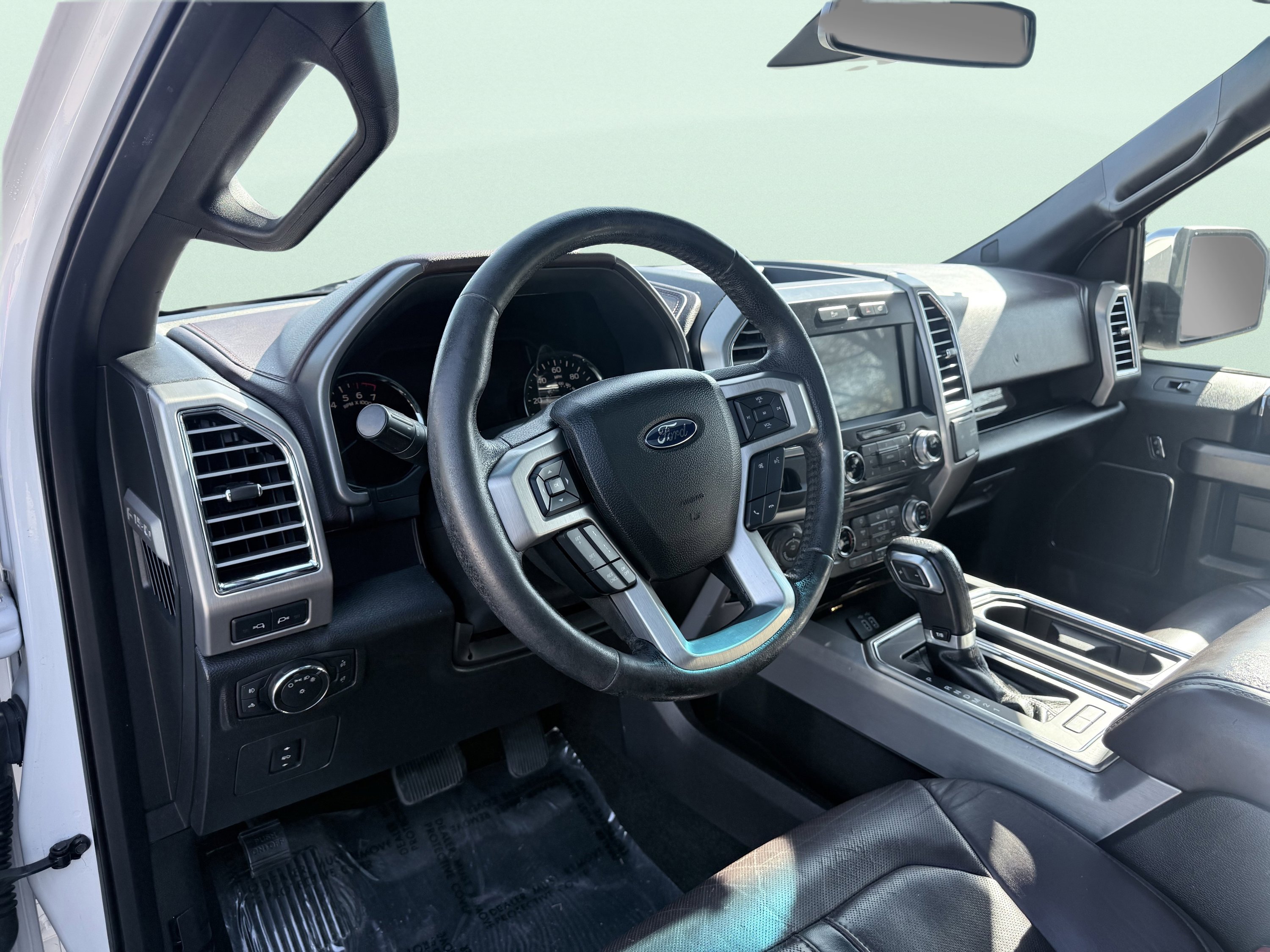 Used 2016 Ford F150 Platinum w/ Equipment Group 701A Luxury image 10