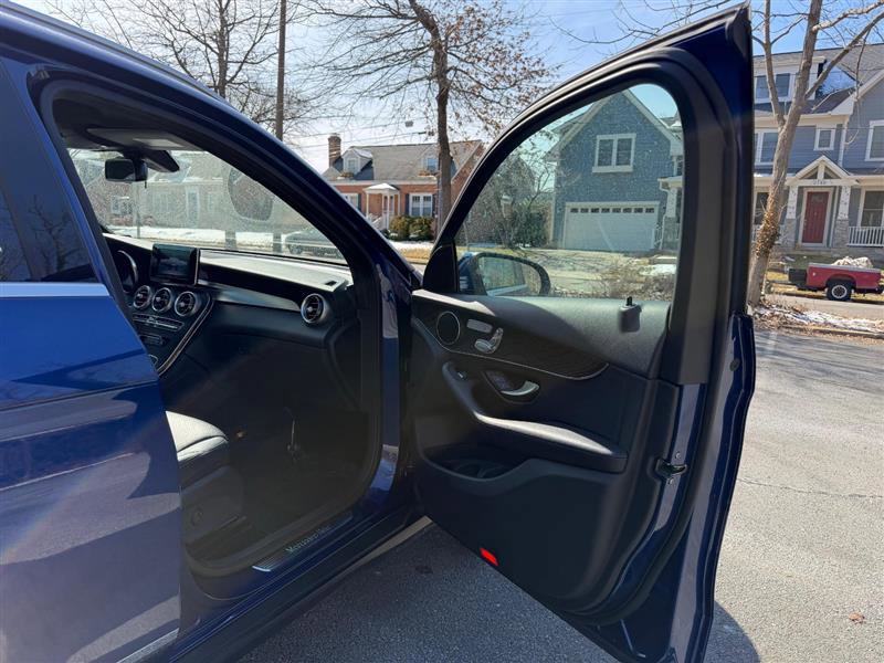 Used 2018 Mercedes-Benz GLC 300 4MATIC image 26